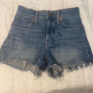 Madewell perfect jean shorts size 25